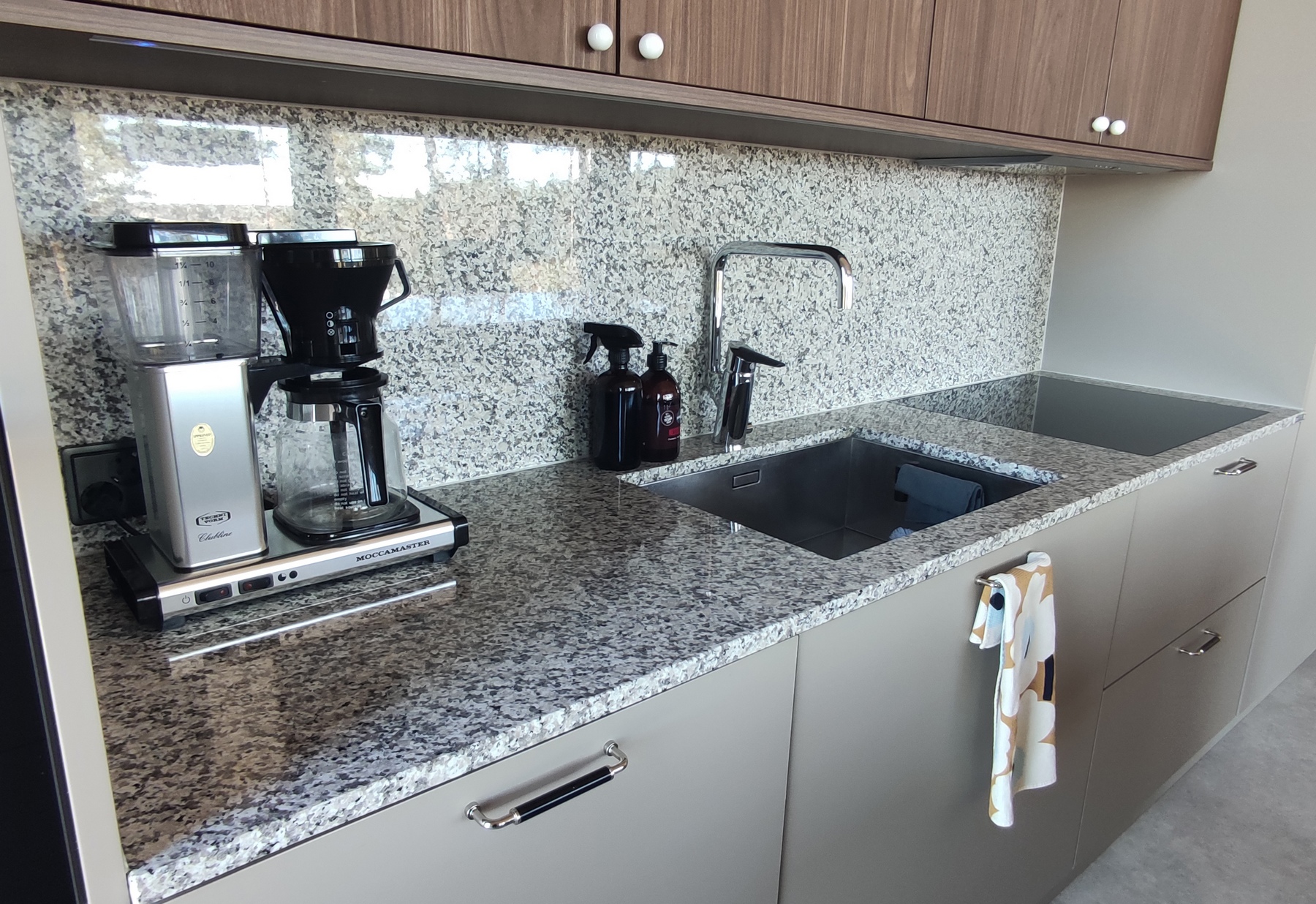 Bianco Sardo granite - even a family home can be very stylish - Granitop